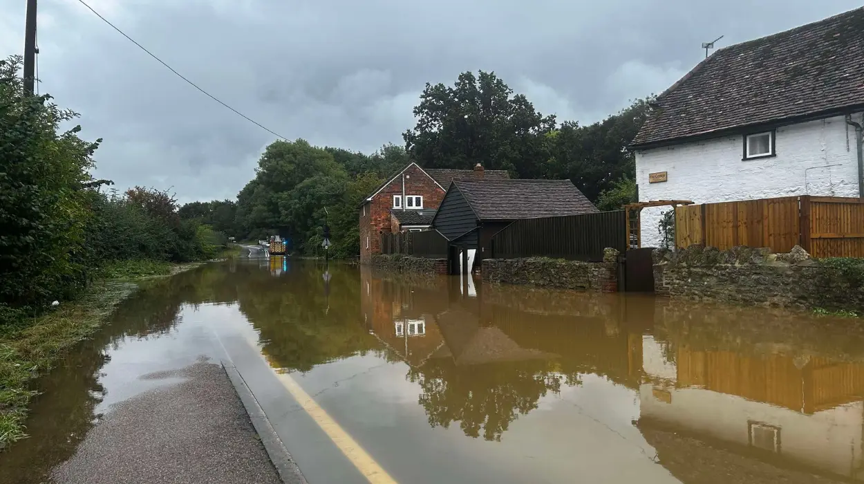 Islip road Between Bicester and Oxford closed by flooding