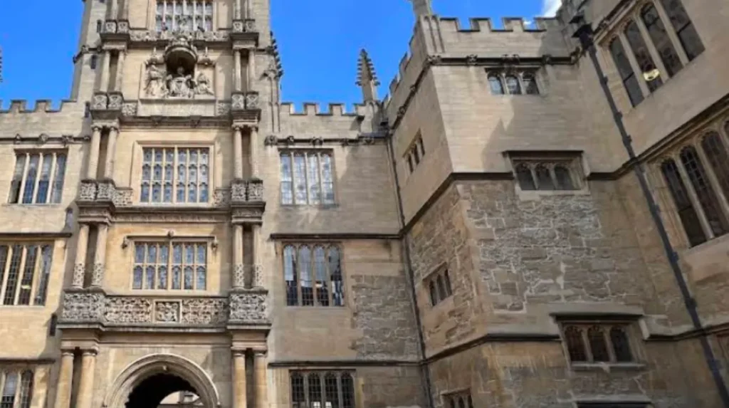 Oxford's Divinity School: The Mastery of Fan-Vaulted Ceilings