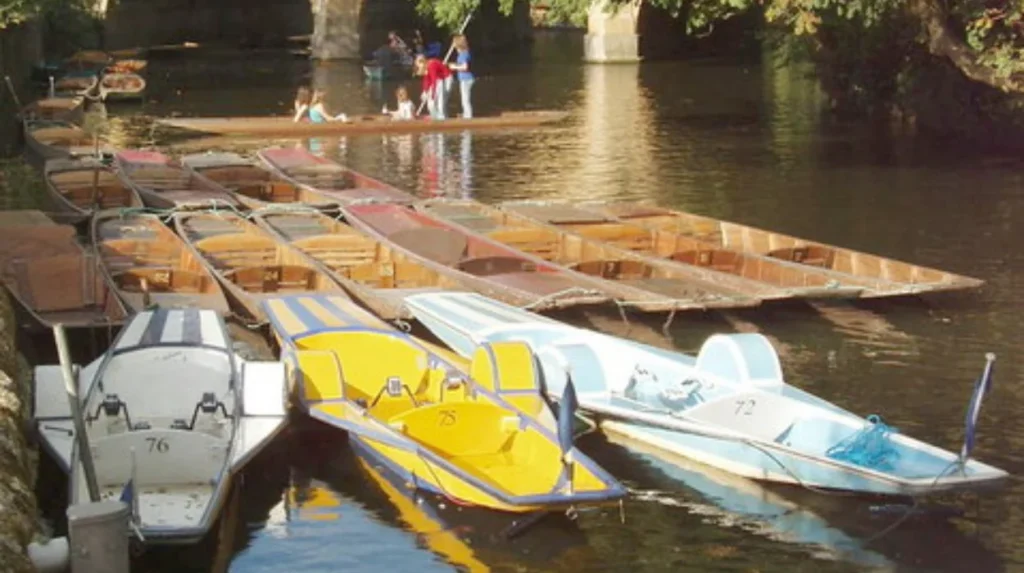 Why Are Sunset Punting Experiences the Best Way to See Historic River Cities?