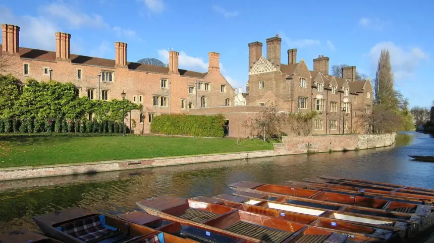 Literary Walking Tours of Oxford : Complete Guide to Oxford’s Literary Heritage