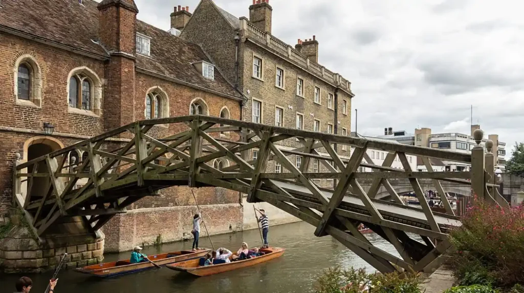 Most Iconic Bridges for Punting Views in Cambridge and Oxford