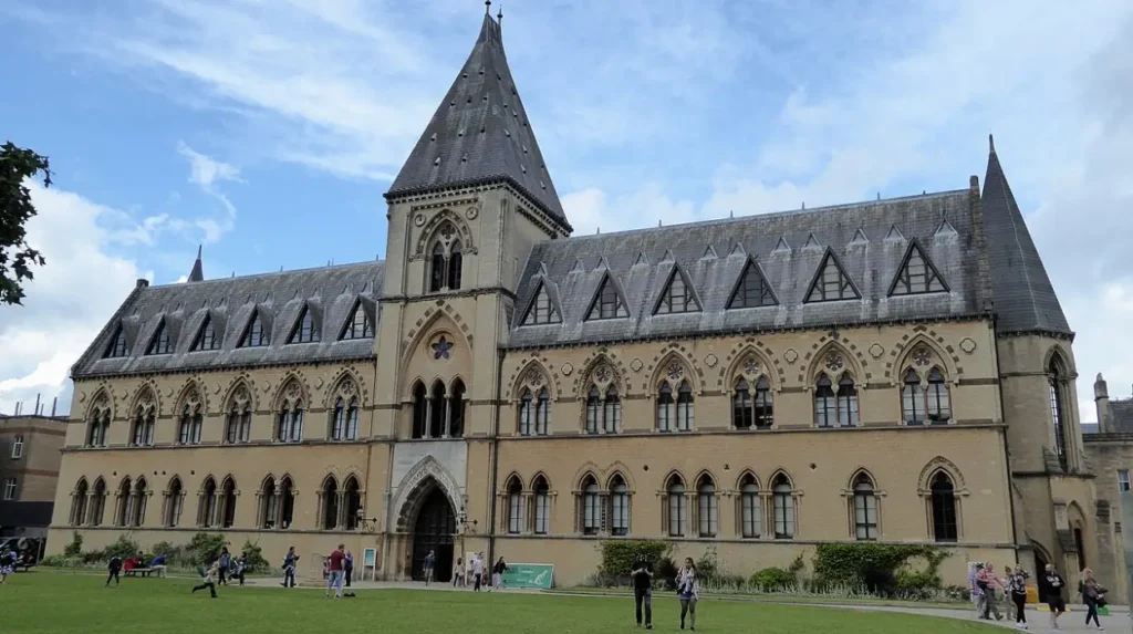 Literary Walking Tours of Oxford : Complete Guide to Oxford’s Literary Heritage