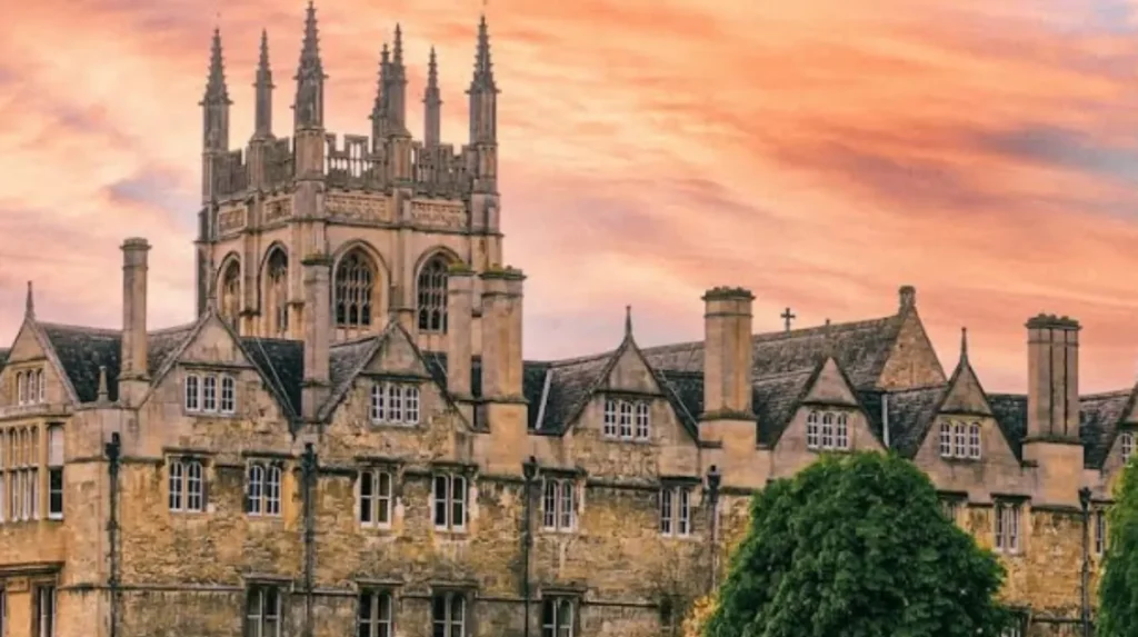 Subfusc Gown Traditions for Exams at Oxford: A Guide for Students and Visitors