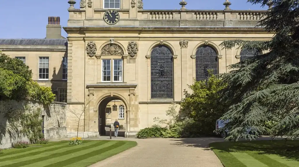 Blackwell’s Bookshop the Ultimate Destination for a Hidden Gardens Walking Tour