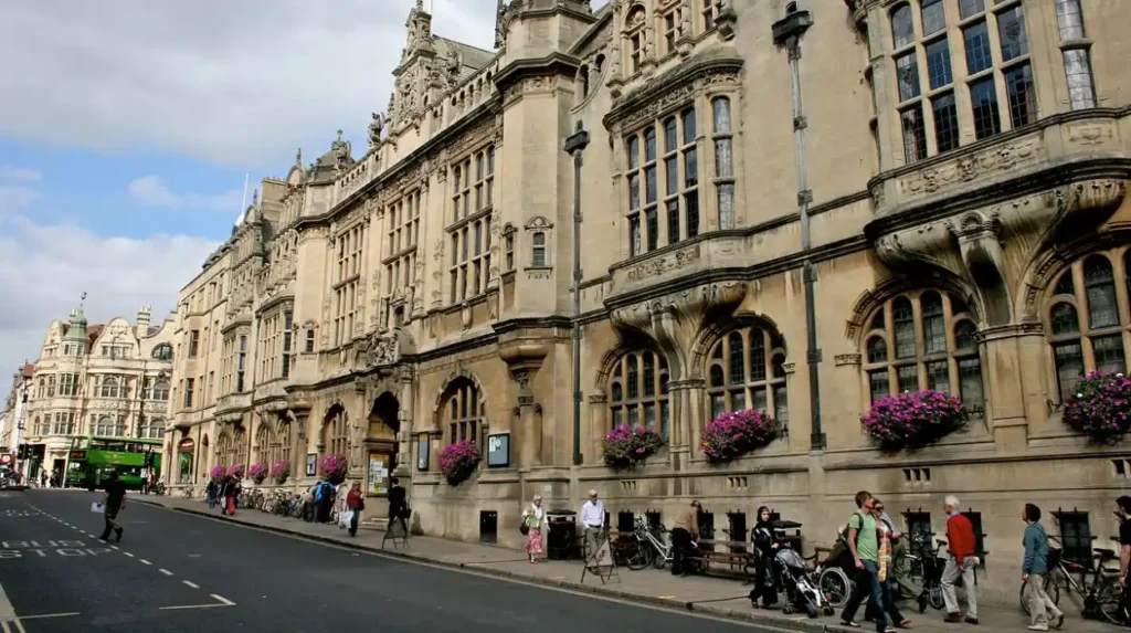 Walk from Covered Market to Carfax Tower in Oxford Route