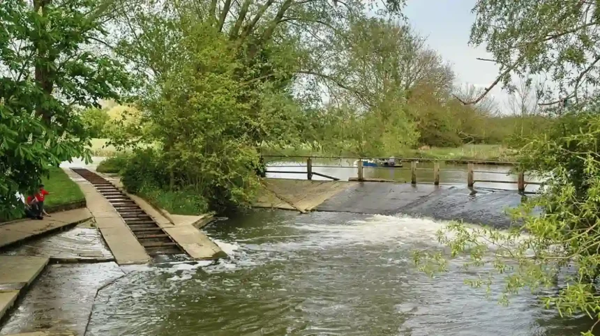 What Is the Riverside Cherwell Path and How Do You Walk It in Oxford