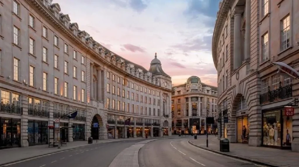 Why did Victoria Secret choose the Oxford Street retail district for its flagship