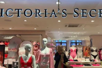 Why did Victoria Secret choose the Oxford Street retail district for its flagship